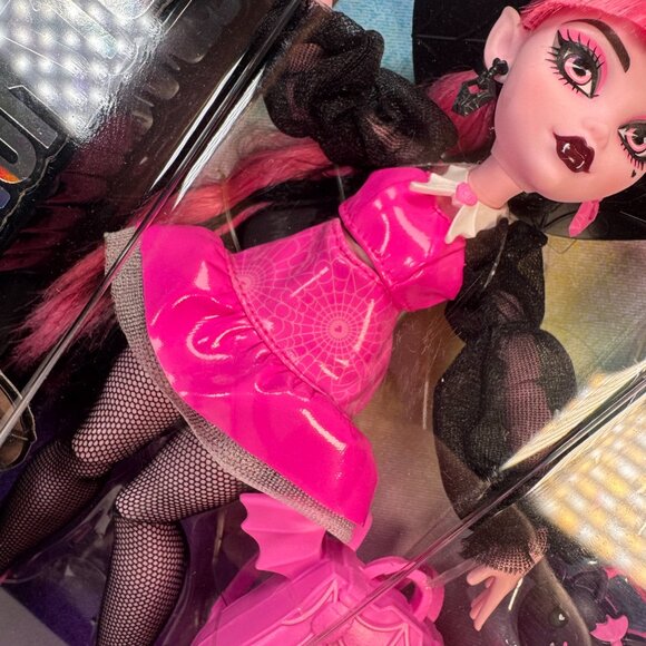 Monster High Draculaura Doll w Bat Vampire Gothic Punk Emo Metal Alternative New - Picture 8 of 11